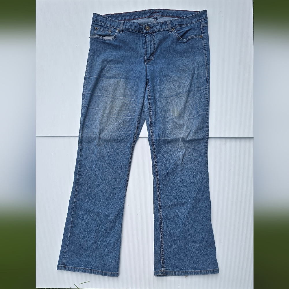 Tommy Hilfiger Women's Blue Boot Cut Jeans SIZE 16 Waist - 0001